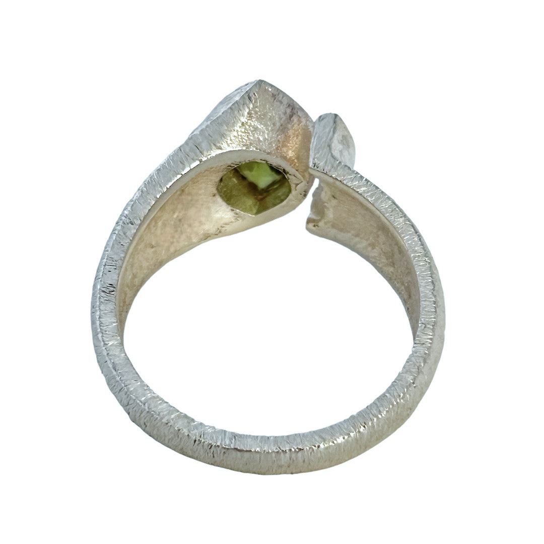 PERIDOT TOP RING