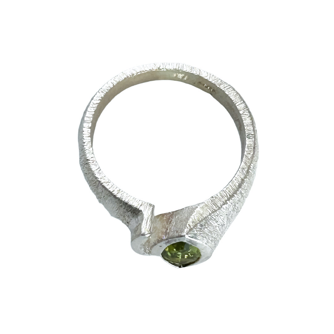 PERIDOT TOP RING