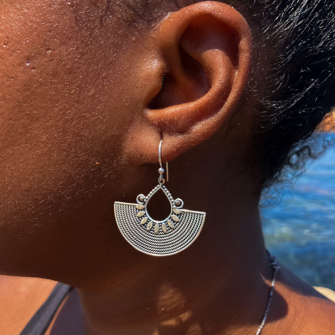 DANGLE RISING MOON EARRINGS