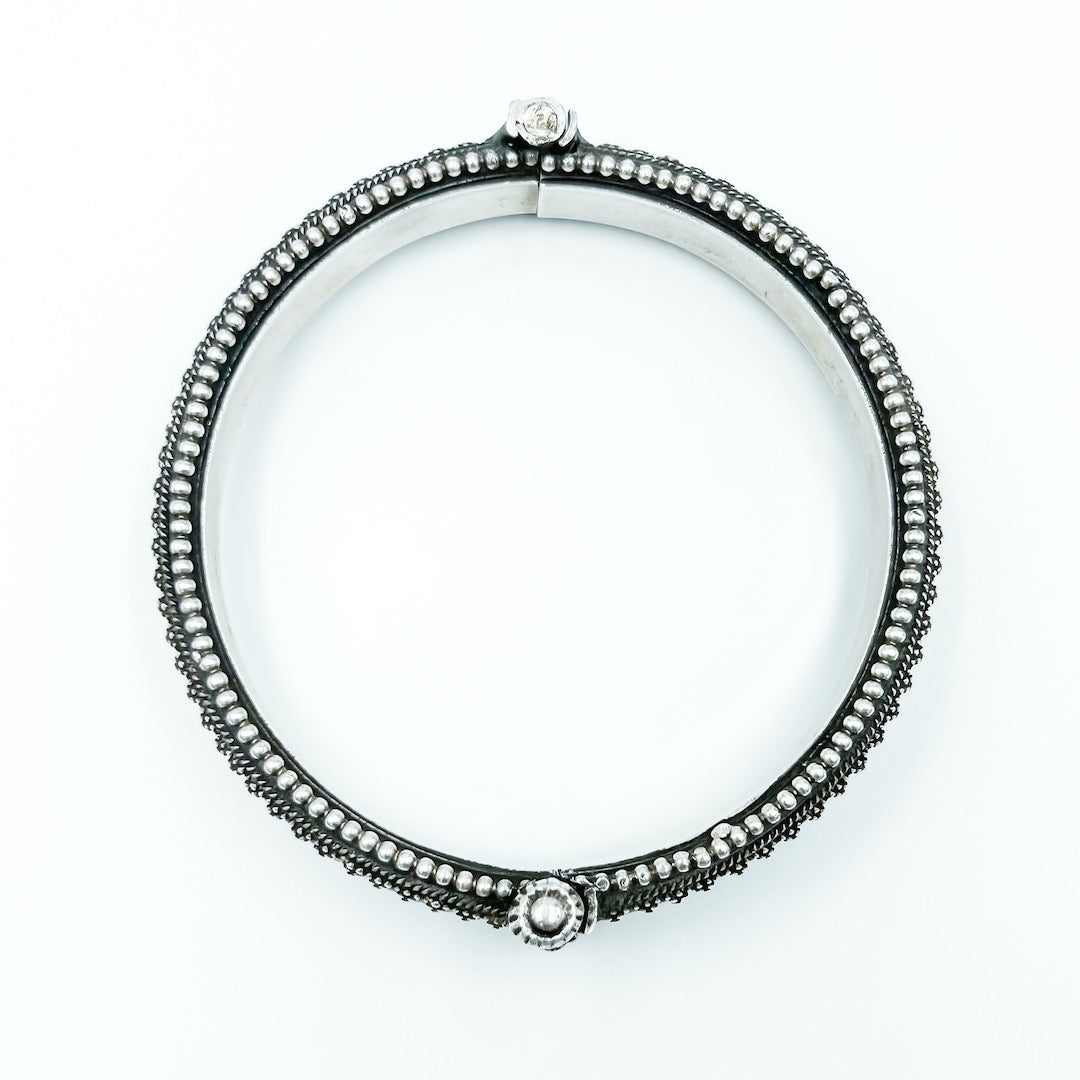 BLACK DOTS BANGLE