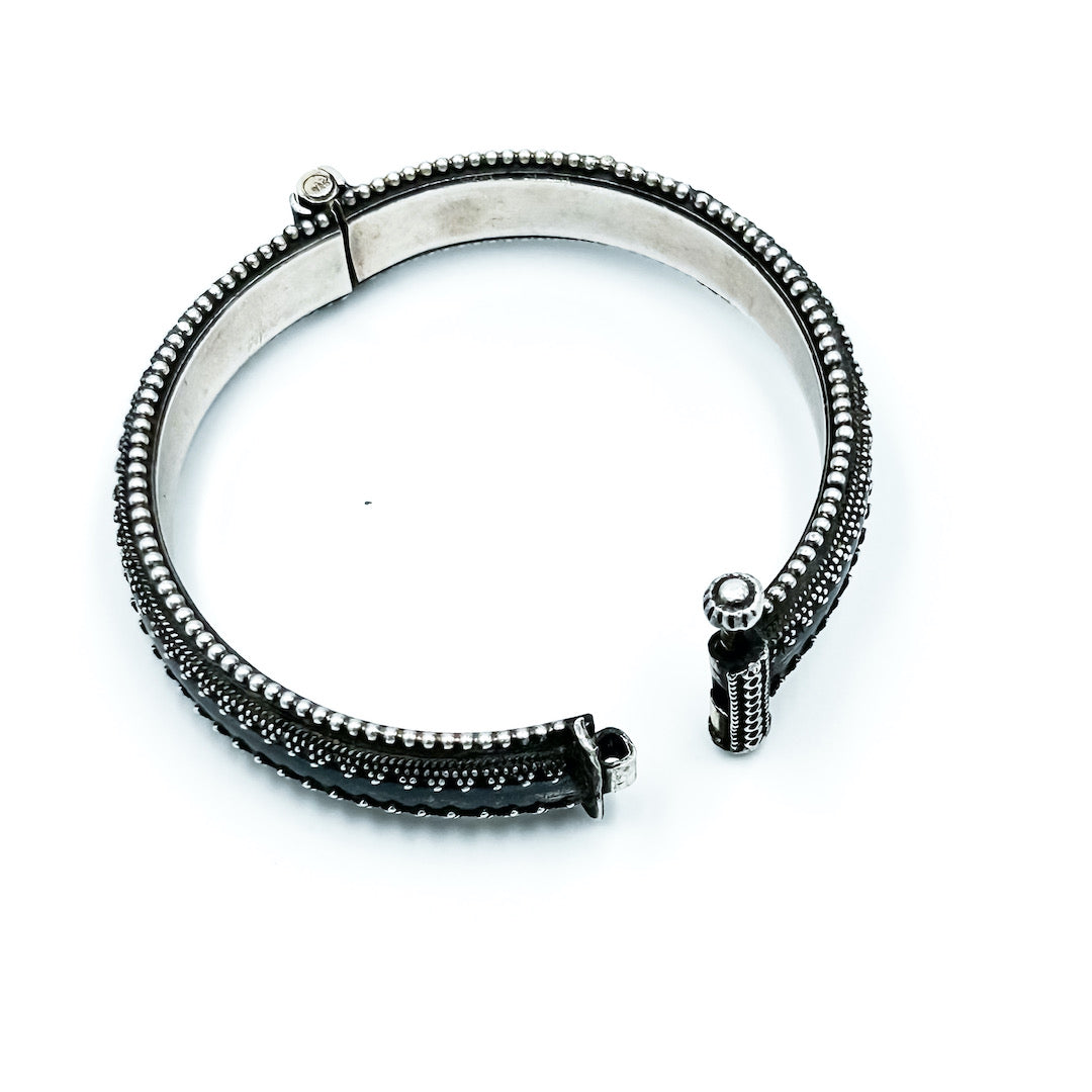 BLACK DOTS BANGLE