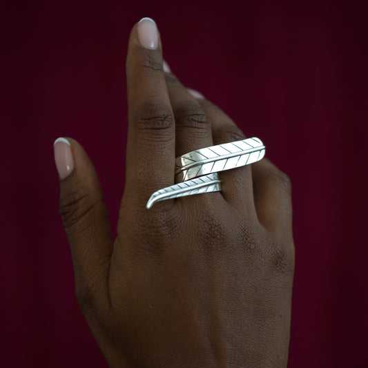 LONG FEATHER RING