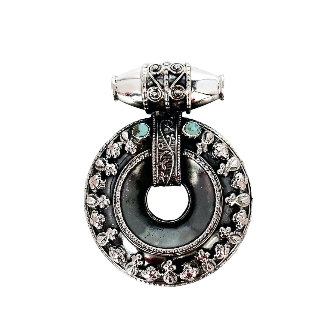 TRIBAL ROUND PENDANT
