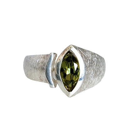 PERIDOT TOP RING